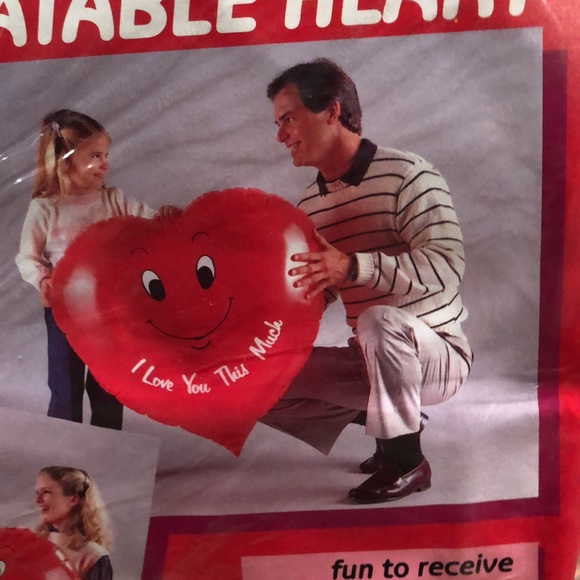 NI P Vintage GIANT 30” inflatable heart with I love you this much” message - Picture 2 of 11
